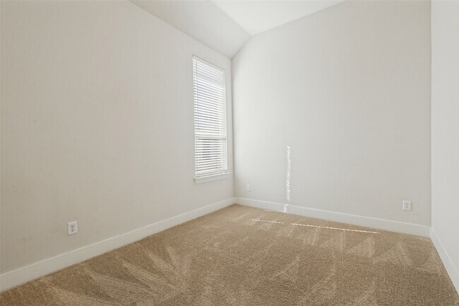 Building Photo - 1665 Sheldon Dr