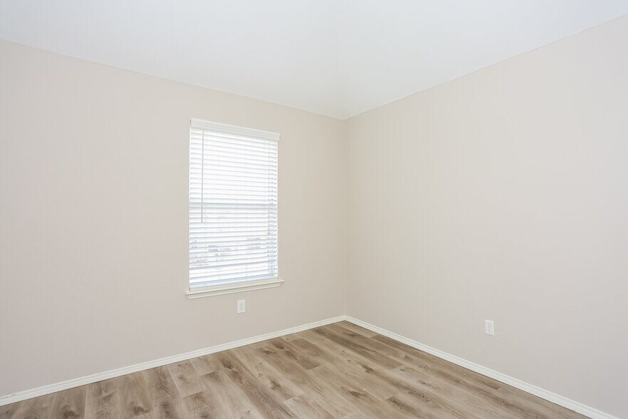 Building Photo - 2128 Amber Springs