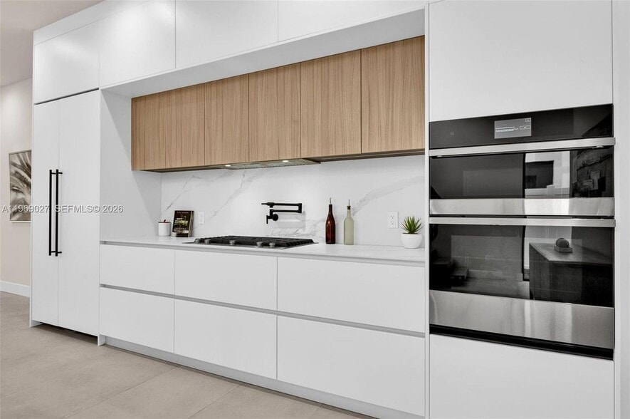 Building Photo - 920 NE 17th Ave