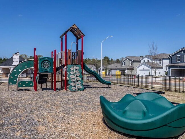 Building Photo - 1504 Rhodes Pond St