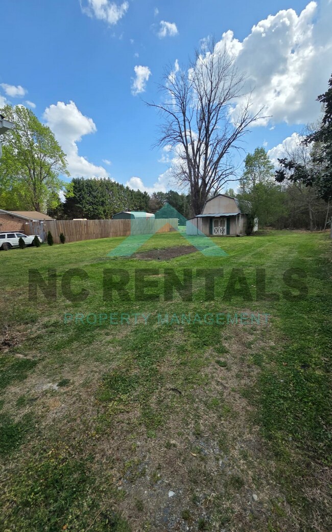 Building Photo - 2300 Carlford Rd