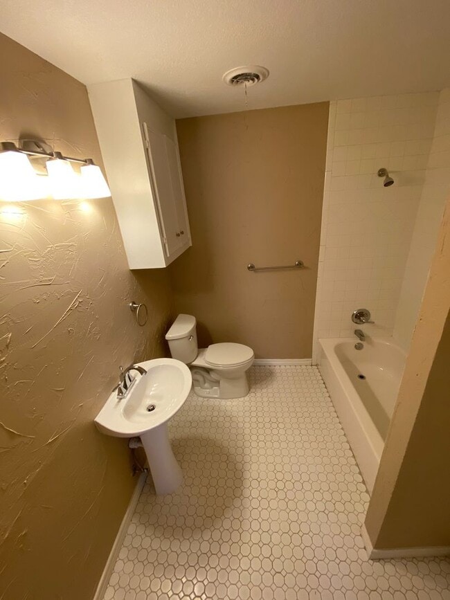 Building Photo - 566 Scotland Ct