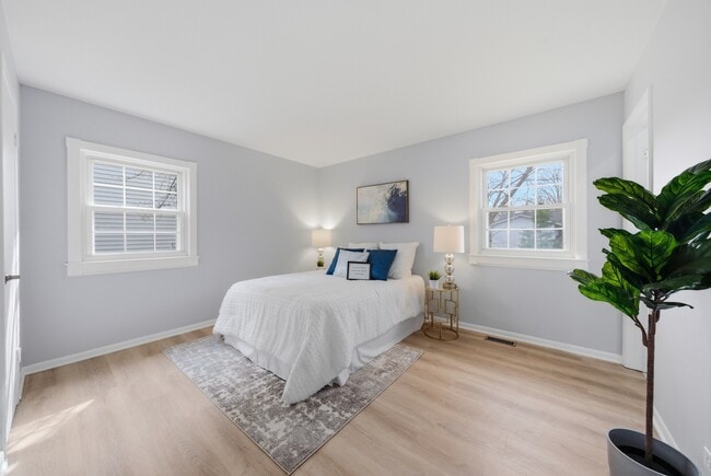 Building Photo - 593 Bristol Ln