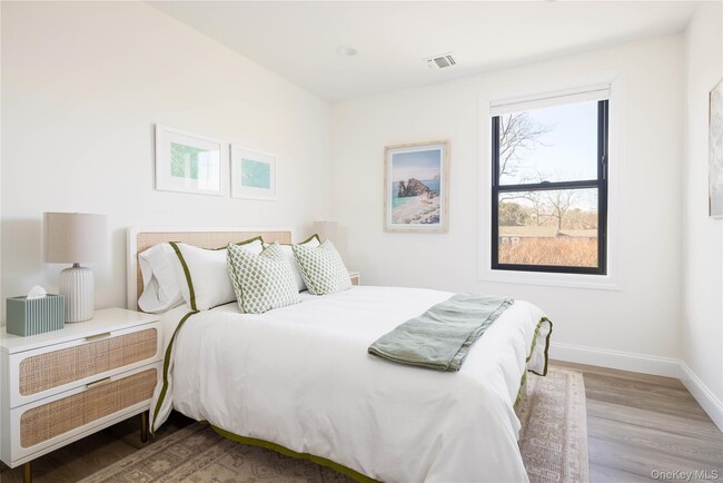 Building Photo - 242 Maple Ln