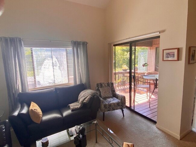 Building Photo - 215 Trailside Way