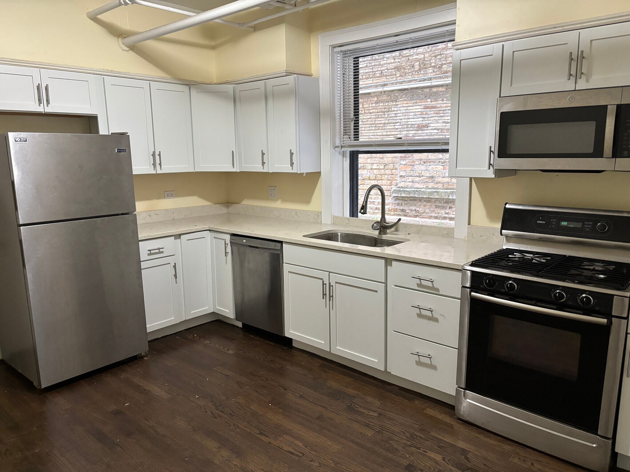 Building Photo - 544 Sheridan Rd