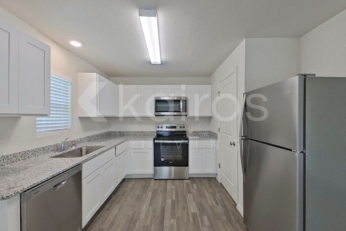 Building Photo - 1156 Sword St