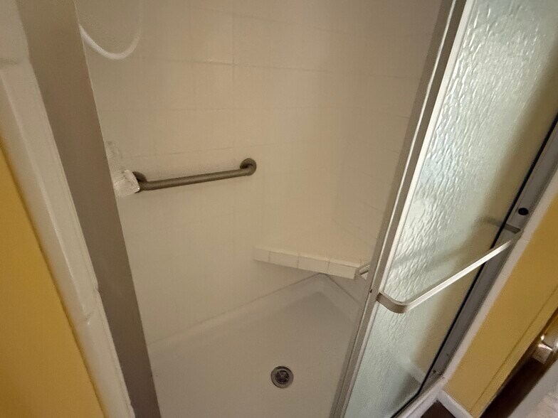 Building Photo - 128 Park Blvd