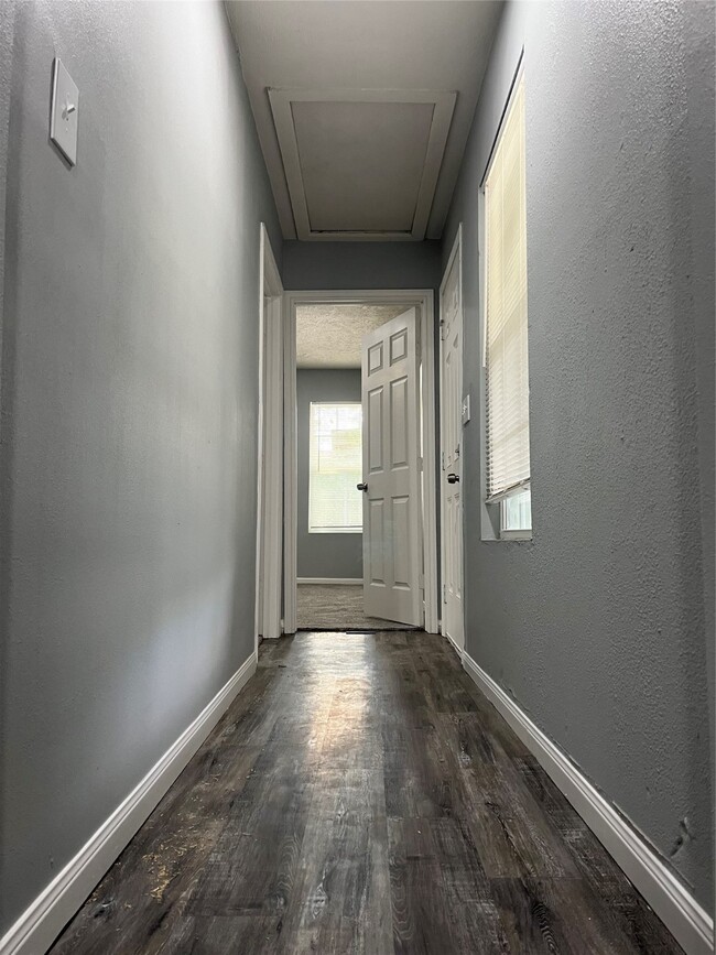 Building Photo - 8308 John St