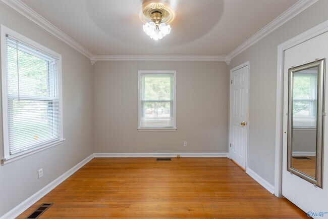 Building Photo - 425 Arthur St NW