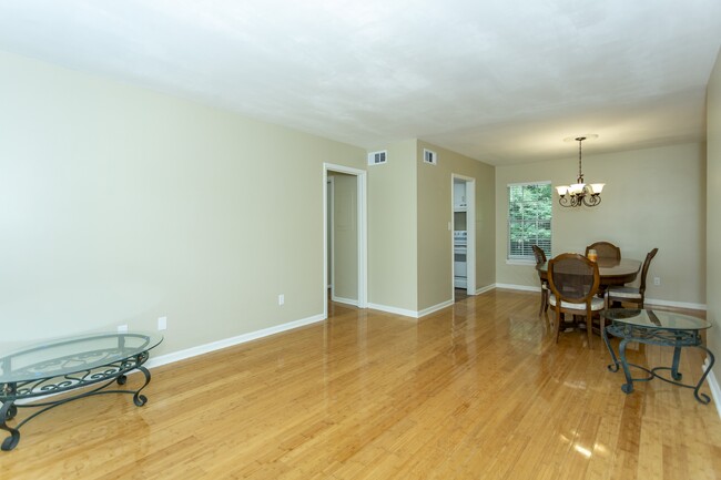 Building Photo - 2200 Montreat Cir