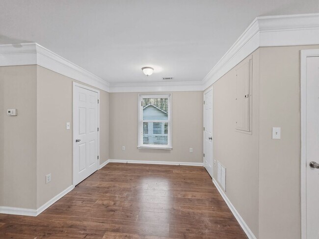 Building Photo - Fantastic 4 bedroom 2 bath home - Housing Vouchers Accepted