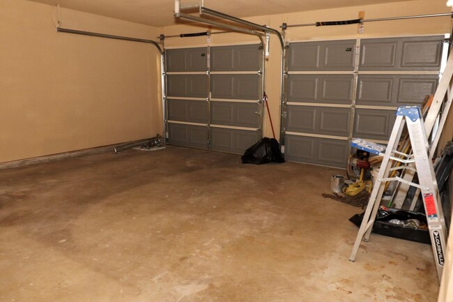 Building Photo - 109 Halo Dr