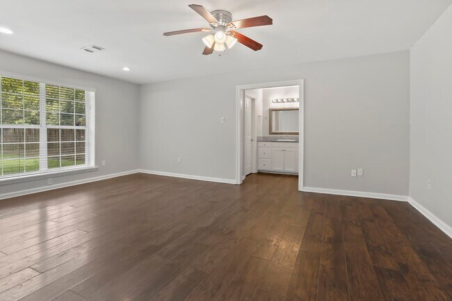 Building Photo - 9644 Meadowdale Dr