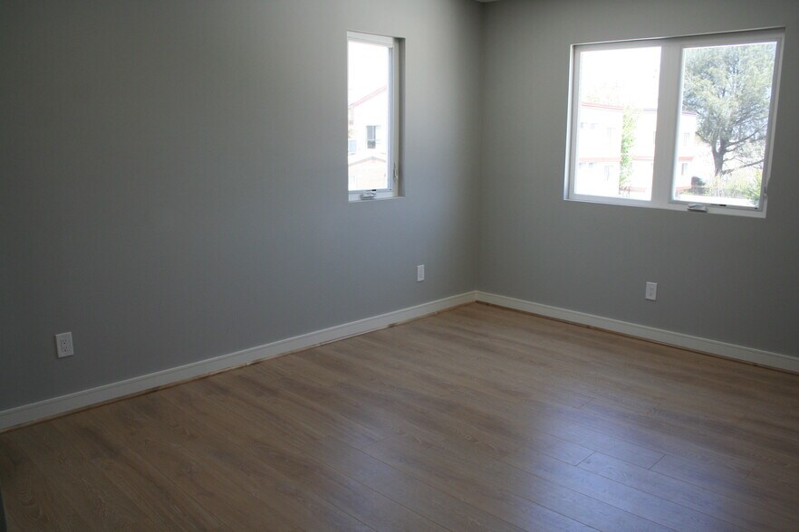 Building Photo - 5313 Riverton Ave