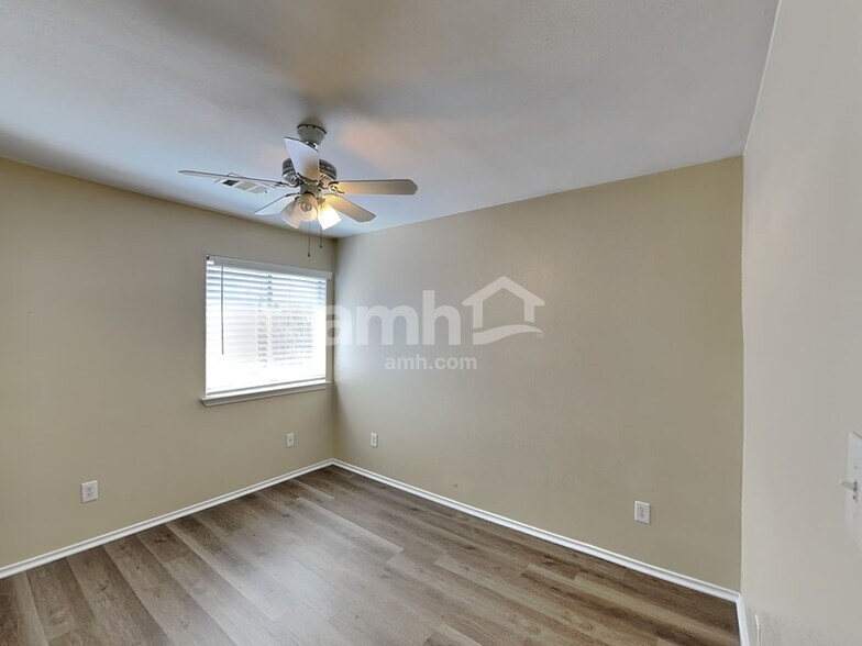 Building Photo - 2844 Deerfern Ln
