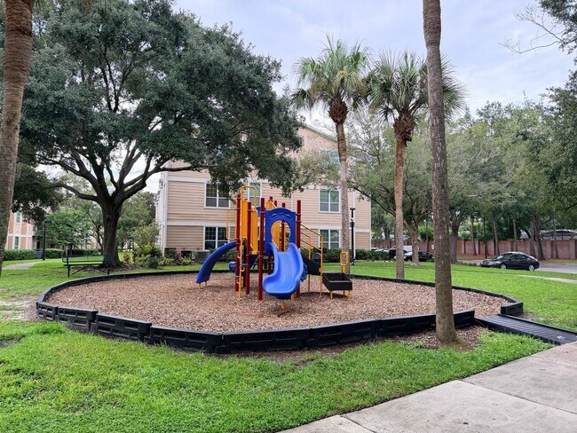 Building Photo - 2025 Erving Cir