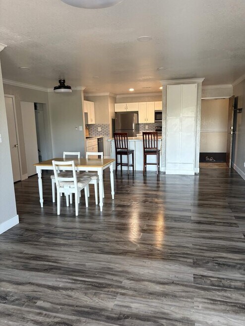 Building Photo - 110 S 800 E