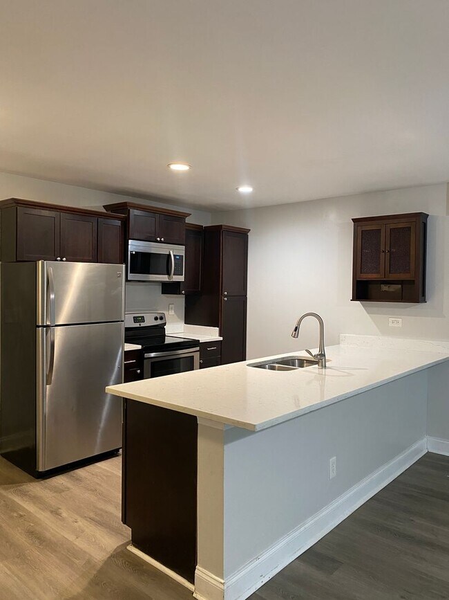 Building Photo - *Choose Your Special!* Spacious Fully Renovated 2-Bedroom Apartment in Alamo Heights ISD