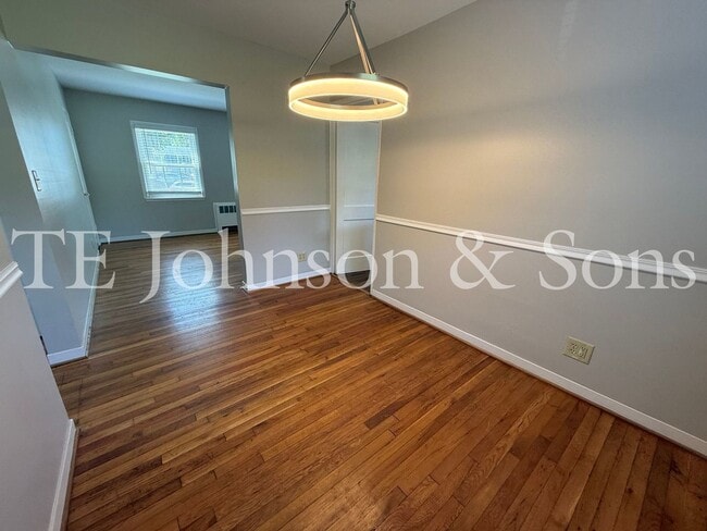 Building Photo - A Great Condo close to Atrium Health and Park