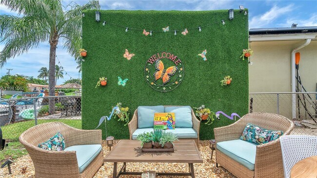 Building Photo - 151 SE 9th Ct