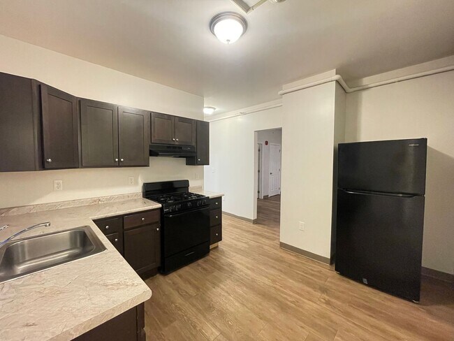 Building Photo - 461 Beech St