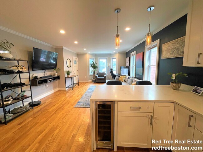 Building Photo - 62 Horace St