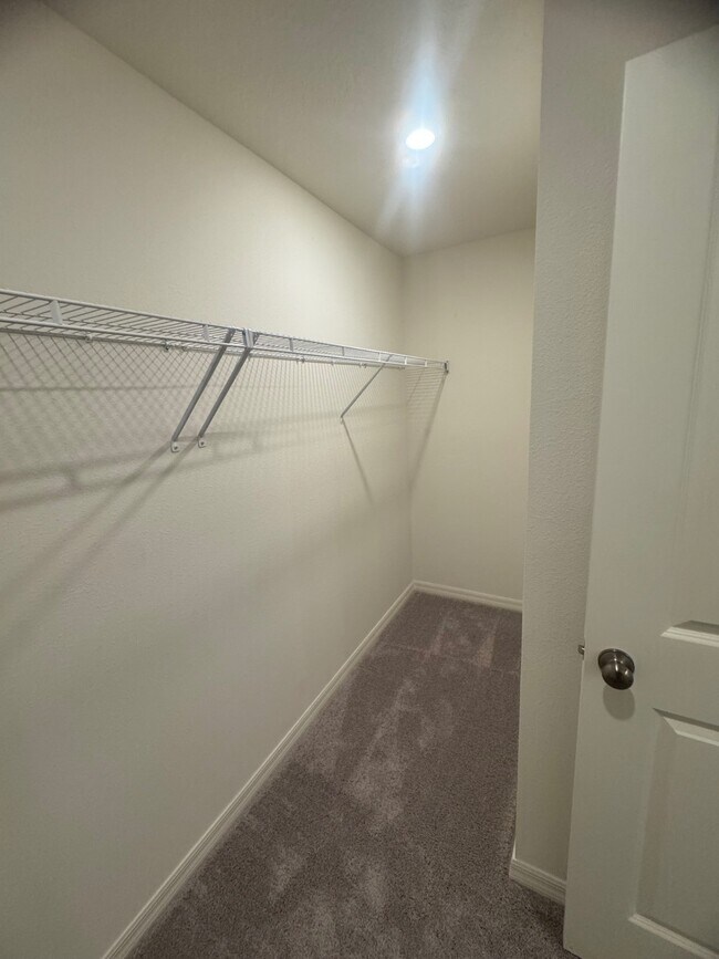 Building Photo - 1848 Grand Ridge St