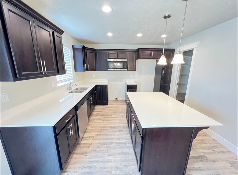 Building Photo - 4725 Gunsight Peak Dr