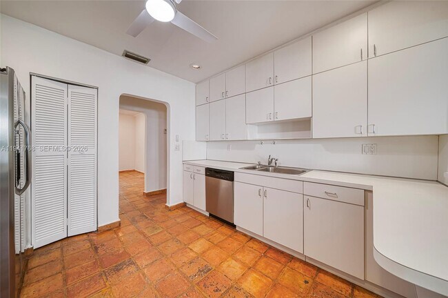 Building Photo - 104 Santander Ave