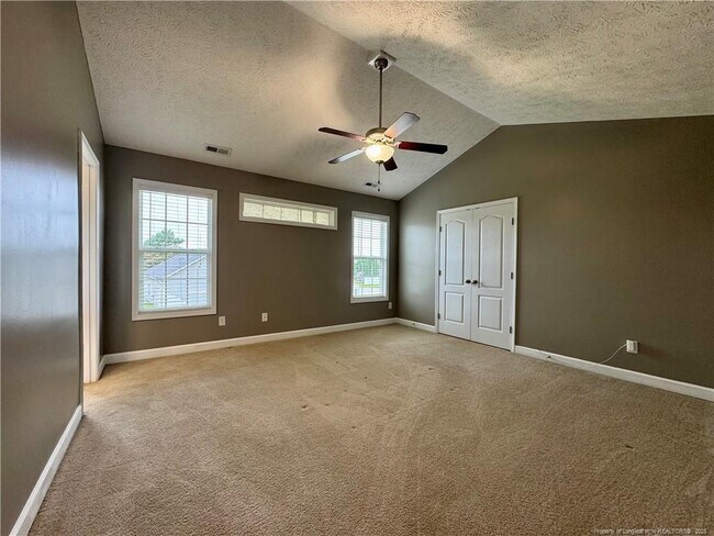 Building Photo - 250 Bayleaf Dr