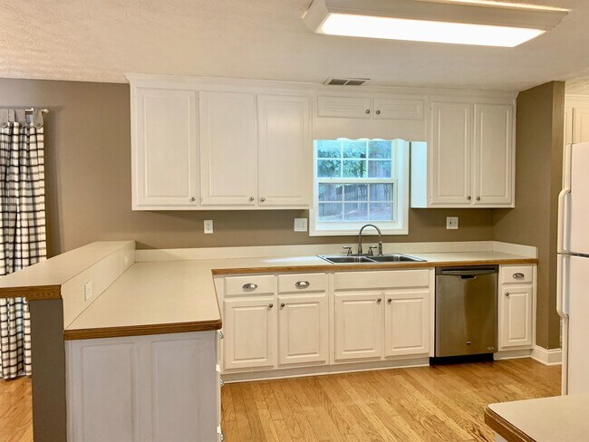 Building Photo - 4442 Keenly Valley Dr NE