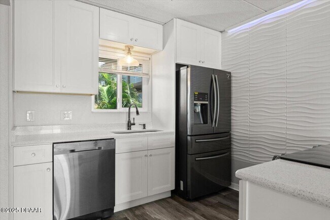 Building Photo - 411 N Halifax Ave