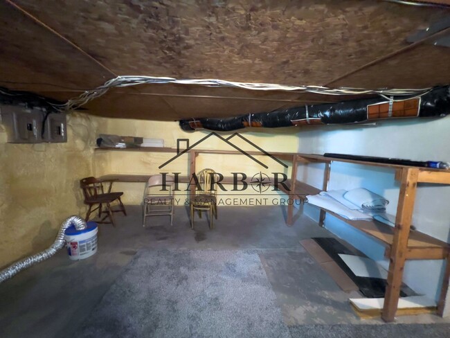 Building Photo - 527 Boone St