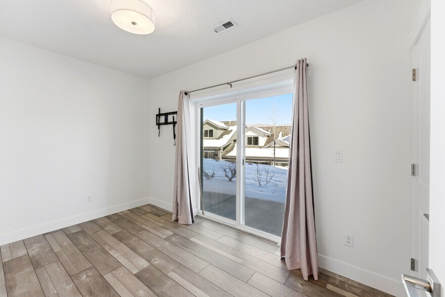 Building Photo - 3342 Santa Fe Rd