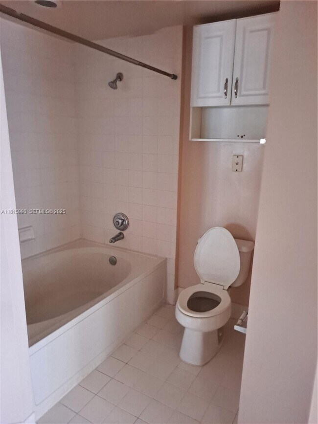 Building Photo - 3255 NE 184th St