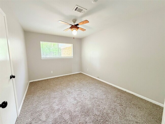 Building Photo - 20729 Canterbury Ln