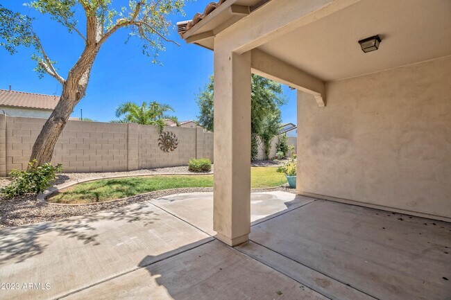 Building Photo - 3255 E Castanets Dr