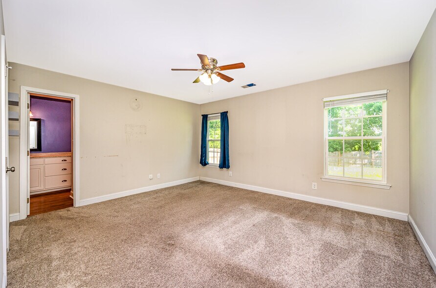 Building Photo - 3200 Silver Fox Cir