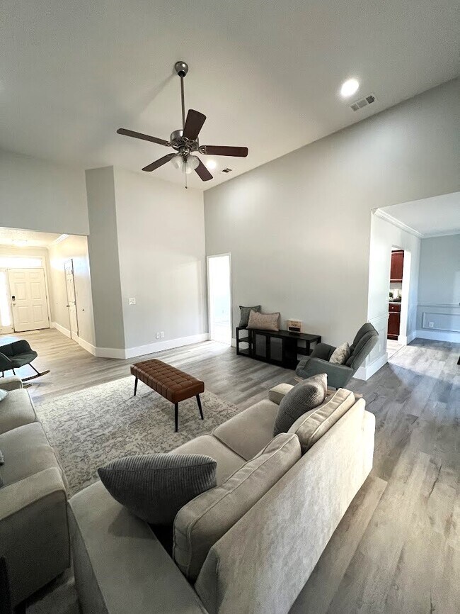 Building Photo - 82 Saddlebrush Rd