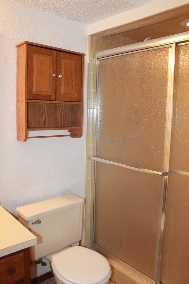 Building Photo - 2 Bedrooms - 2 Full Baths!