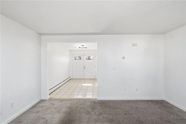 Building Photo - 10 Henry St