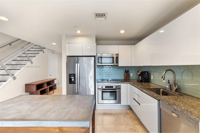 Stainless Steel Appliances - 1050 Brickell Ave