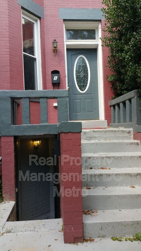 Building Photo - 117 W St. NW