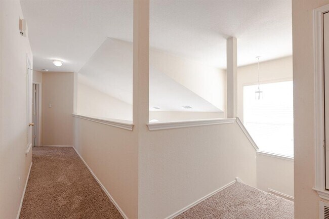 Building Photo - 494 Sampson
