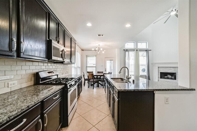Building Photo - 6207 Holly Oaks Court
