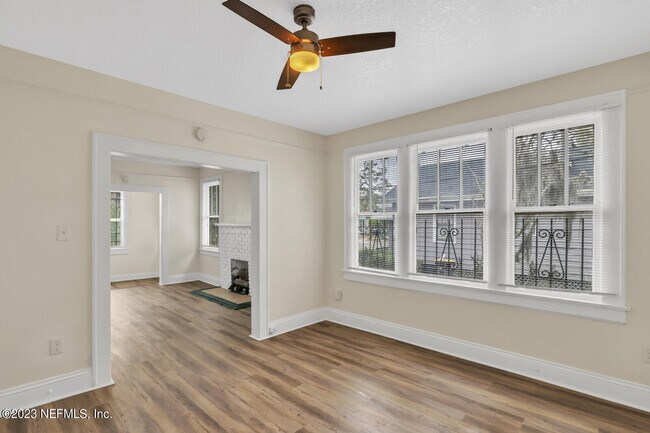 Building Photo - 525 W 18th St