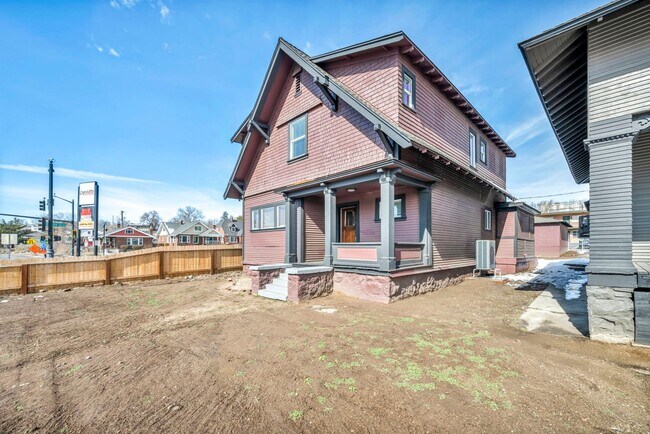 Building Photo - FULLY FURNISHED & BEAUTIFULLY REMODELED CLASSIC HOME NEAR UNR WITH UNBEATABLE I-80 ACCESS