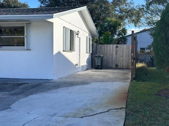 Building Photo - 14 Ridgewood Cir