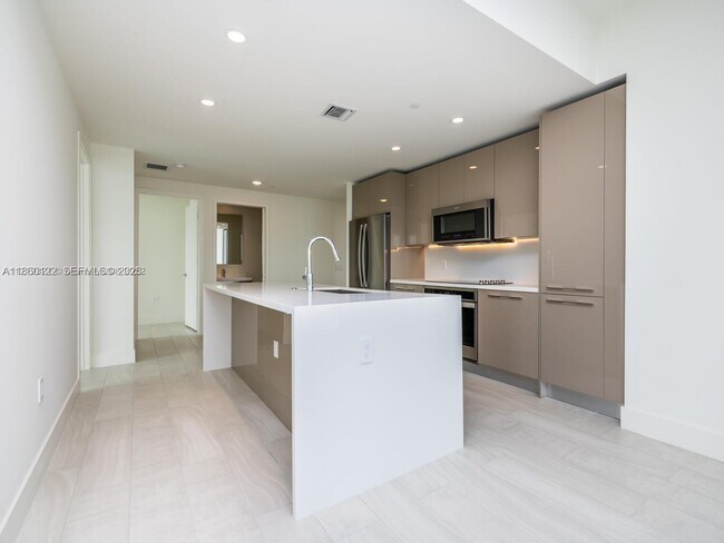 Building Photo - 2000 Metropica Wy